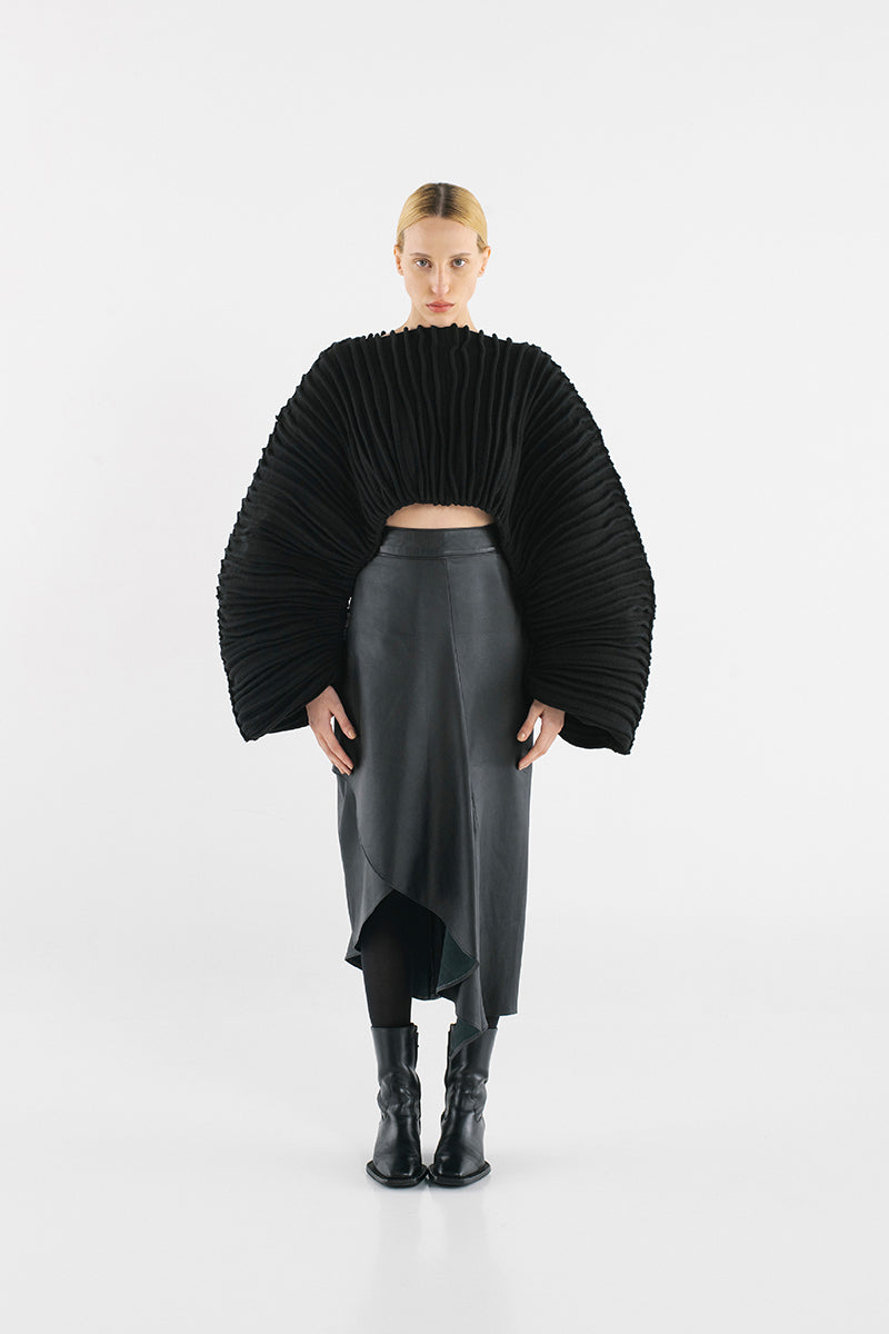 Black accordion snail sweater by MAZ Manuela Álvarez featuring a textured, ribbed design and cozy knit fabric.