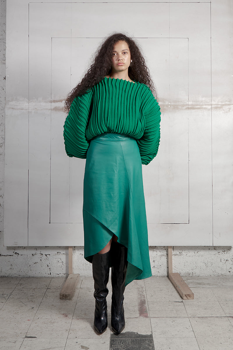 Maz Manuela Álvarez accordion snail sweater in Milano green, featuring a textured, ribbed design and cozy fit.