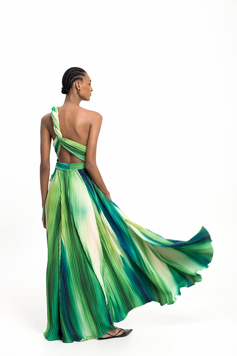 Maylé Vásquez Afluente maxi dress in river green, flowing fabric, stylish design, perfect for casual or elegant occasions.