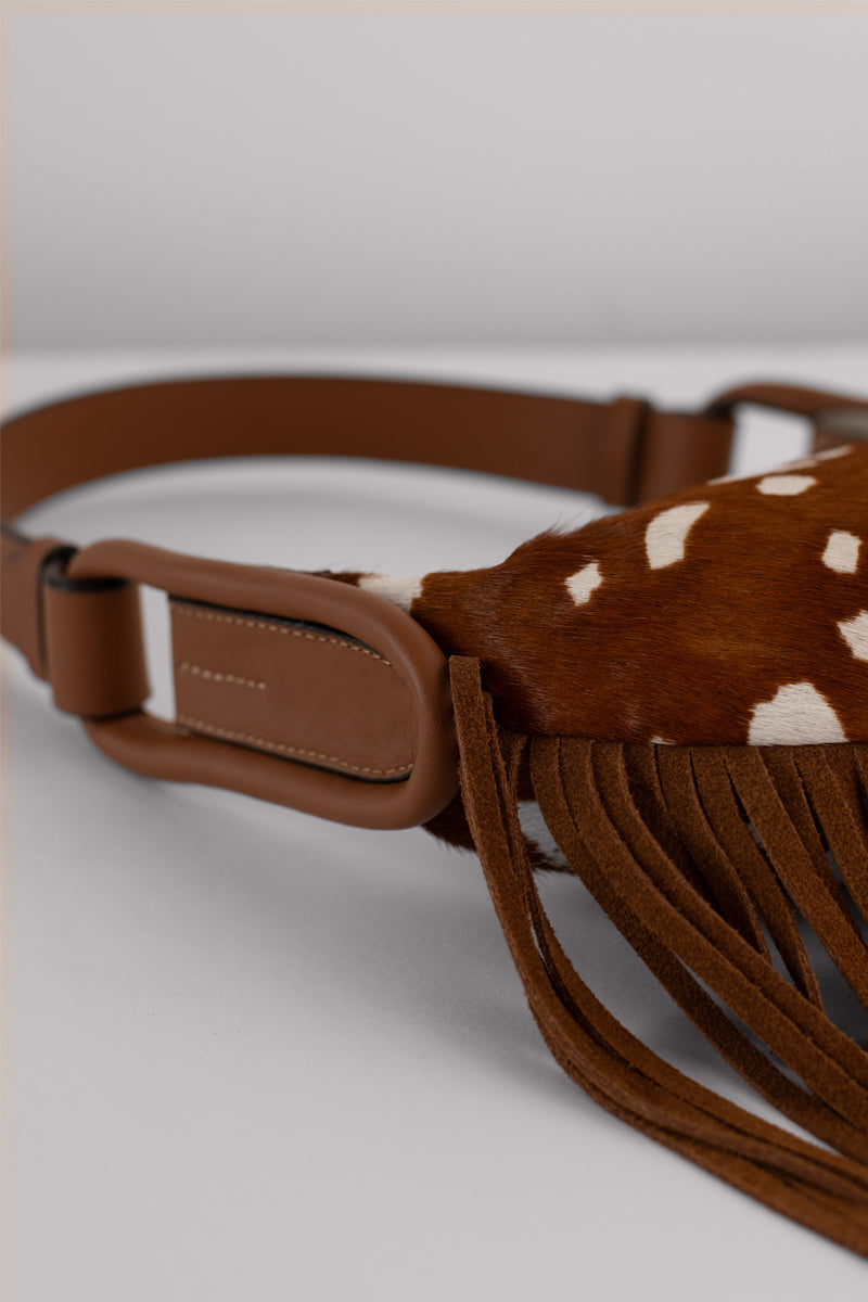 ISIDORA MALVA Almalfi fringes shoulder bag in Bambi with stylish fringe detailing and compact design.