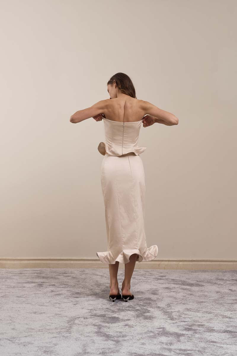 YASSMIN SALEH ivory arch top blouse with a structured neckline, displayed from the back view.