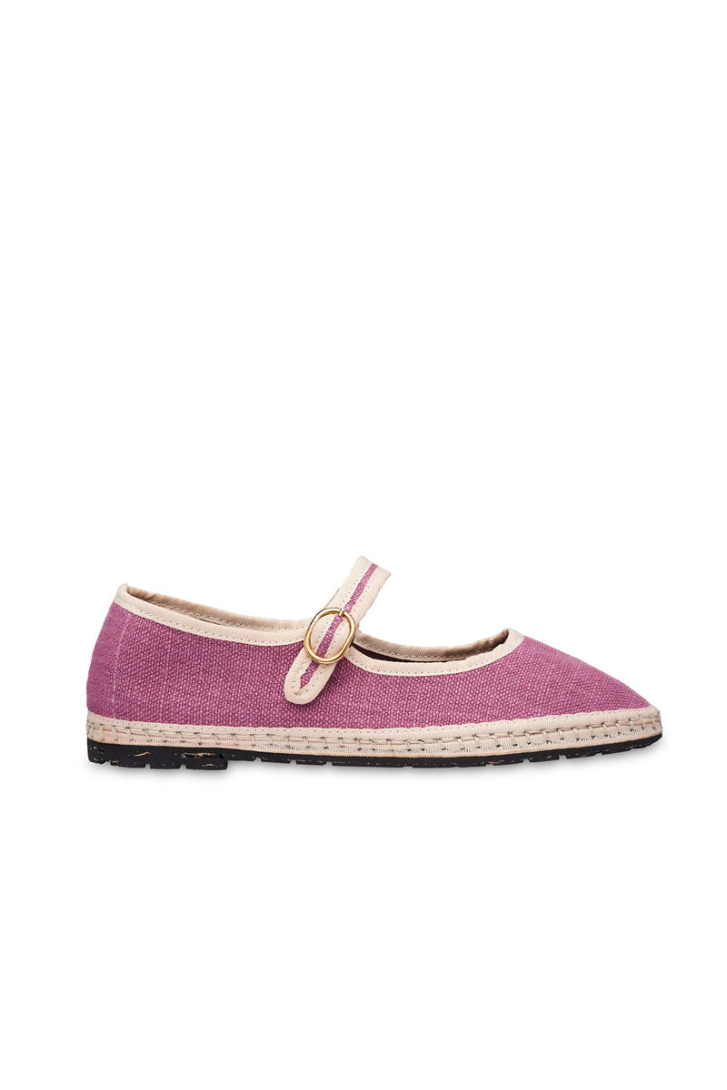 Flabelus Ariadna flats in neutral color, showcasing their sleek design and comfortable slip-on style, perfect for casual wear.