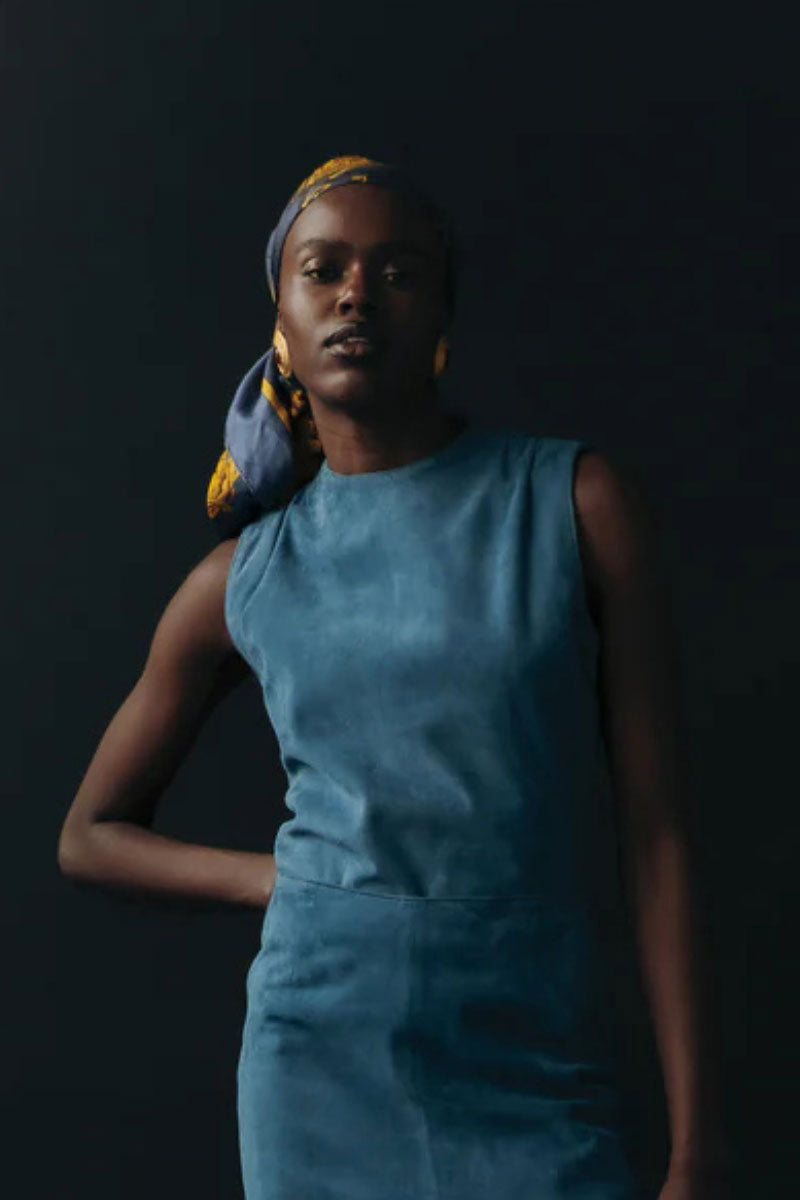 ZUT Arlington top in jean blue, casual sleeveless blouse with button details and relaxed fit, perfect for everyday wear