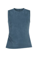 ZUT Arlington top in jean blue, casual sleeveless blouse with button details and a relaxed fit, perfect for everyday wear.
