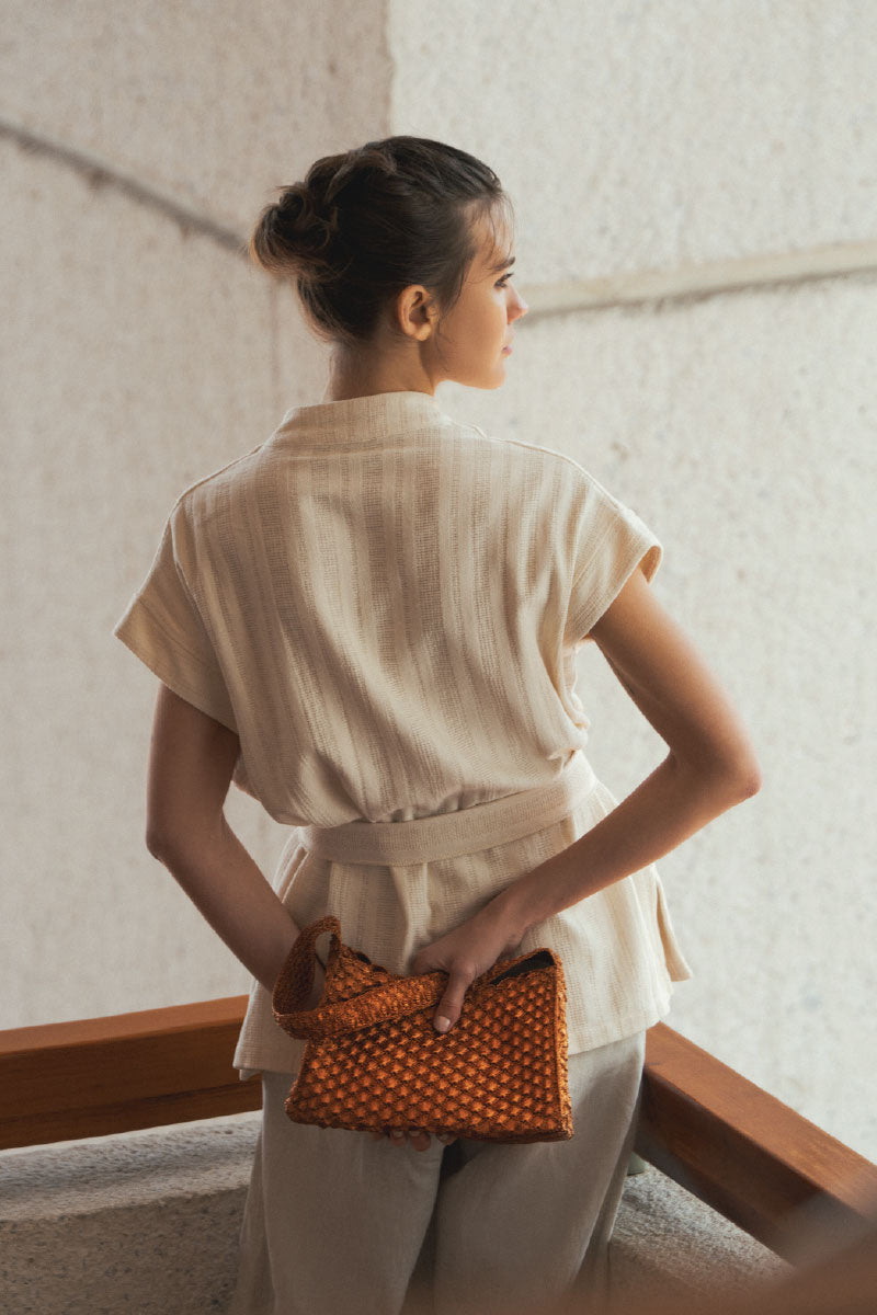 Verdi Arista seashell shoulder bag in copper with textured design, stylish accessory for casual or evening wear.