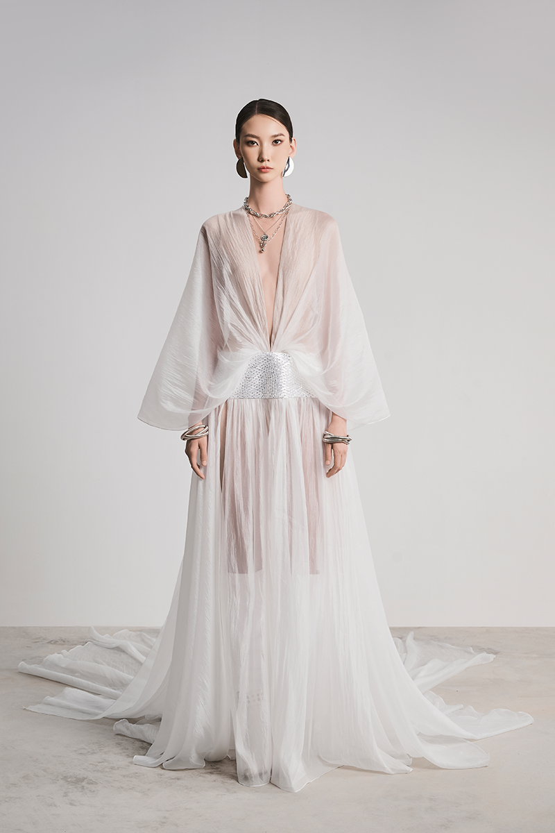 CLOUDY ELEGANT GOWN IN WHITE - CULT MIA