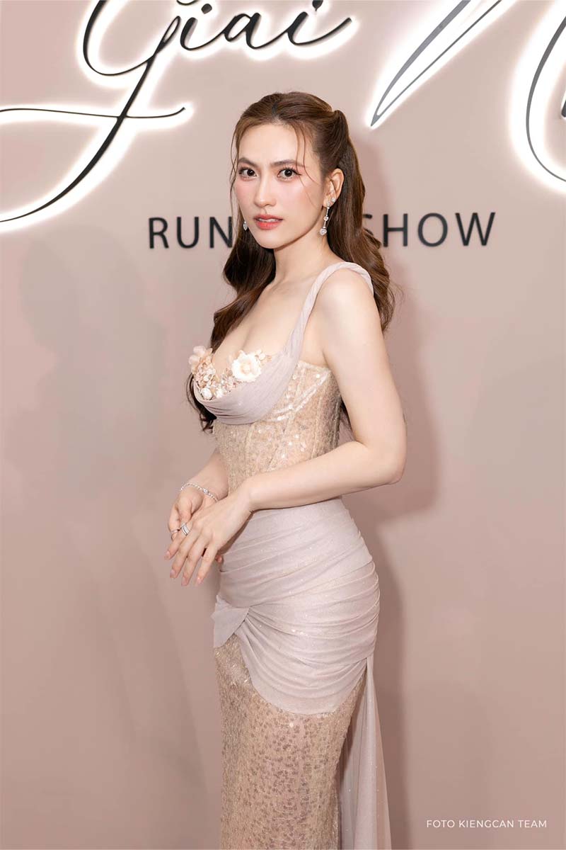 FLORAL NUDE GOWN - CULT MIA