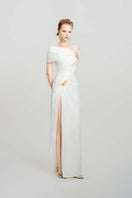 Do Long floral line maxi dress gown with a flowy silhouette, featuring vibrant floral patterns and elegant fabric.