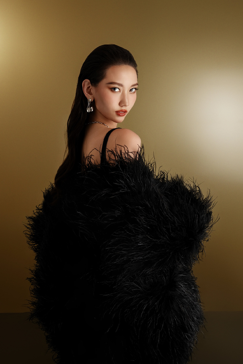 THE MYSTERY OF THE NIGHT COAT - CULT MIA