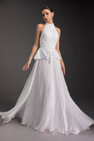 Le Thanh Hoa Snow Bloom gown featuring intricate floral lace and flowing fabric, perfect for elegant occasions.