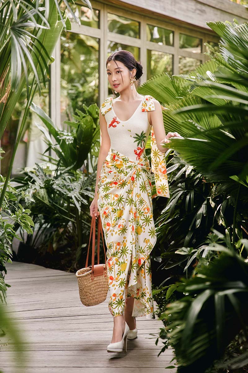 Do Long LUSH EDEN maxi dress with flowing fabric, floral pattern, and sleeveless design, perfect for summer occasions.