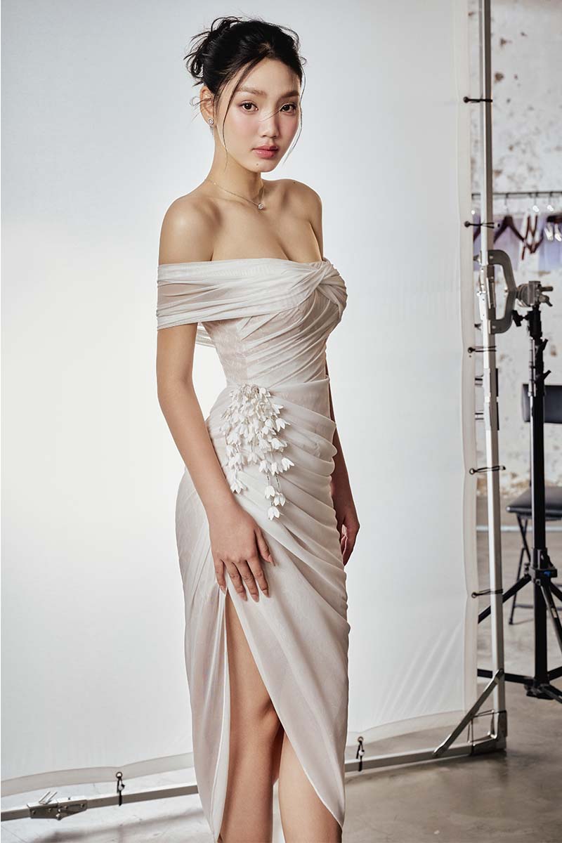 MAGNOLIA SKY MIDI DRESS | CULT MIA | Do Long MAGNOLIA SKY MIDI DRESS | CULT MIA | Do Long