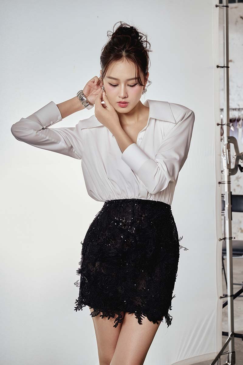 Modern contrast co-ord set by Do Long featuring a stylish matching top and pants in a contemporary design.