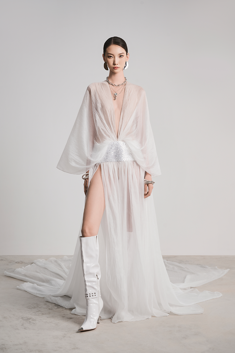 CLOUDY ELEGANT GOWN IN WHITE - CULT MIA