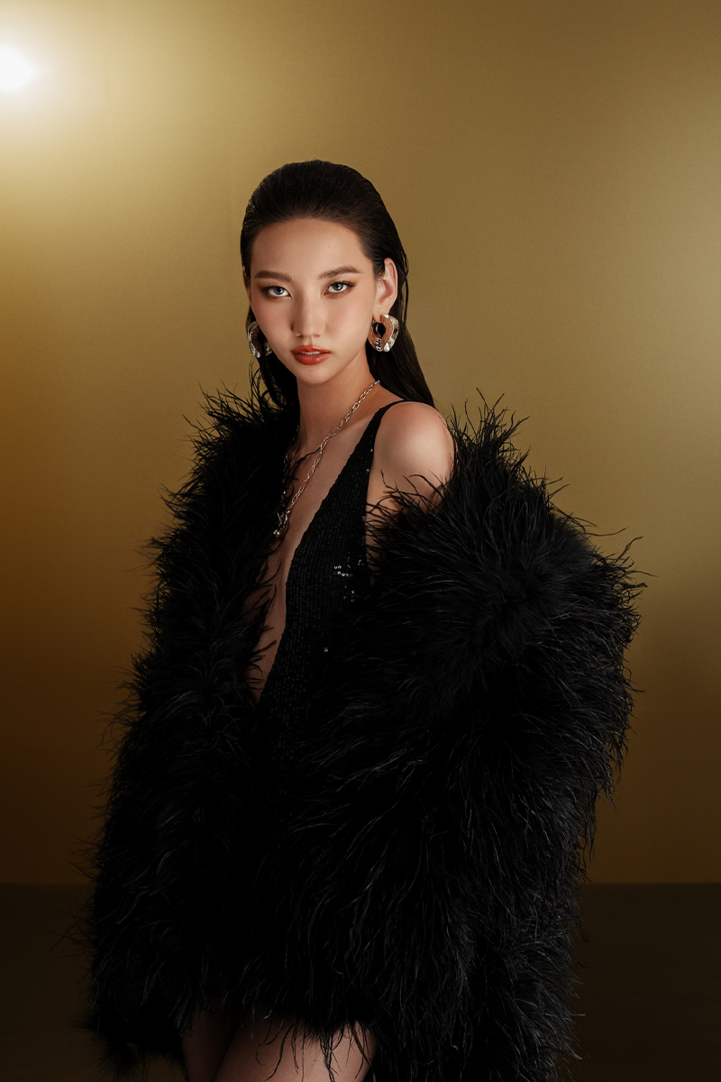 THE MYSTERY OF THE NIGHT COAT - CULT MIA