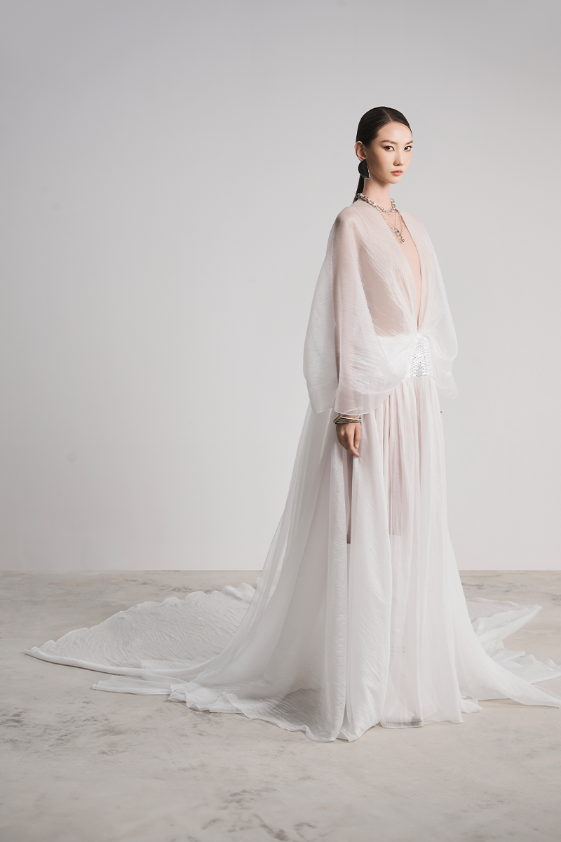 CLOUDY ELEGANT GOWN IN WHITE - CULT MIA