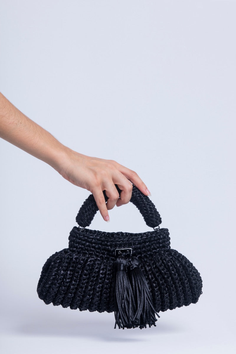 Black Catarina Mina clutch bag Cantiga in sleek design with elegant details, perfect for evening or formal occasions.