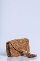Catarina Mina Horizonte gold shoulder bag with sleek design and adjustable strap, stylish accessory for daily use