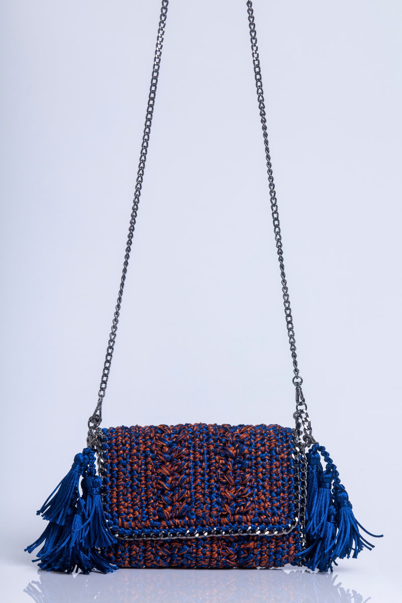 Catarina Mina Mira shoulder bag in terrablue with sleek design and adjustable strap, perfect for stylish everyday use.