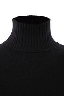 Black MAZ Manuela Álvarez basic bows sweater, close-up of soft knit fabric and subtle bow details on the front.