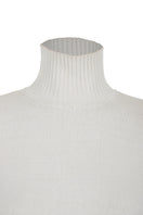 White BASIC BOWS sweater by MAZ Manuela Álvarez, featuring a cozy knit and bow details, perfect for casual and chic looks.