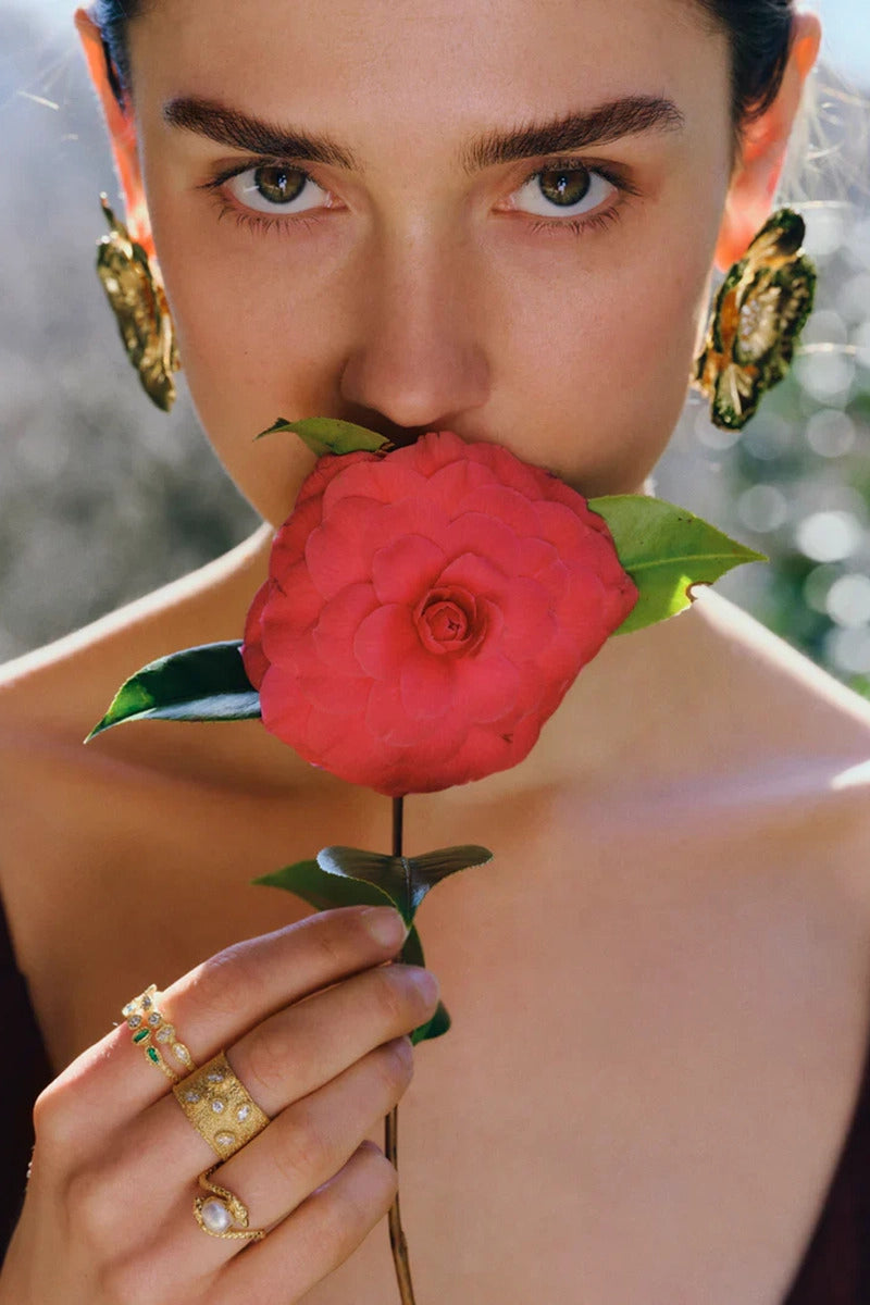 White Boboli earrings by Peracas, stylish and elegant jewelry with a sleek design, perfect for accessorizing any outfit.