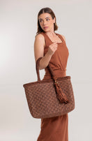 Brown Mara Brazil Buritirana shoulder bag with woven design and leather strap, showcasing stylish craftsmanship.