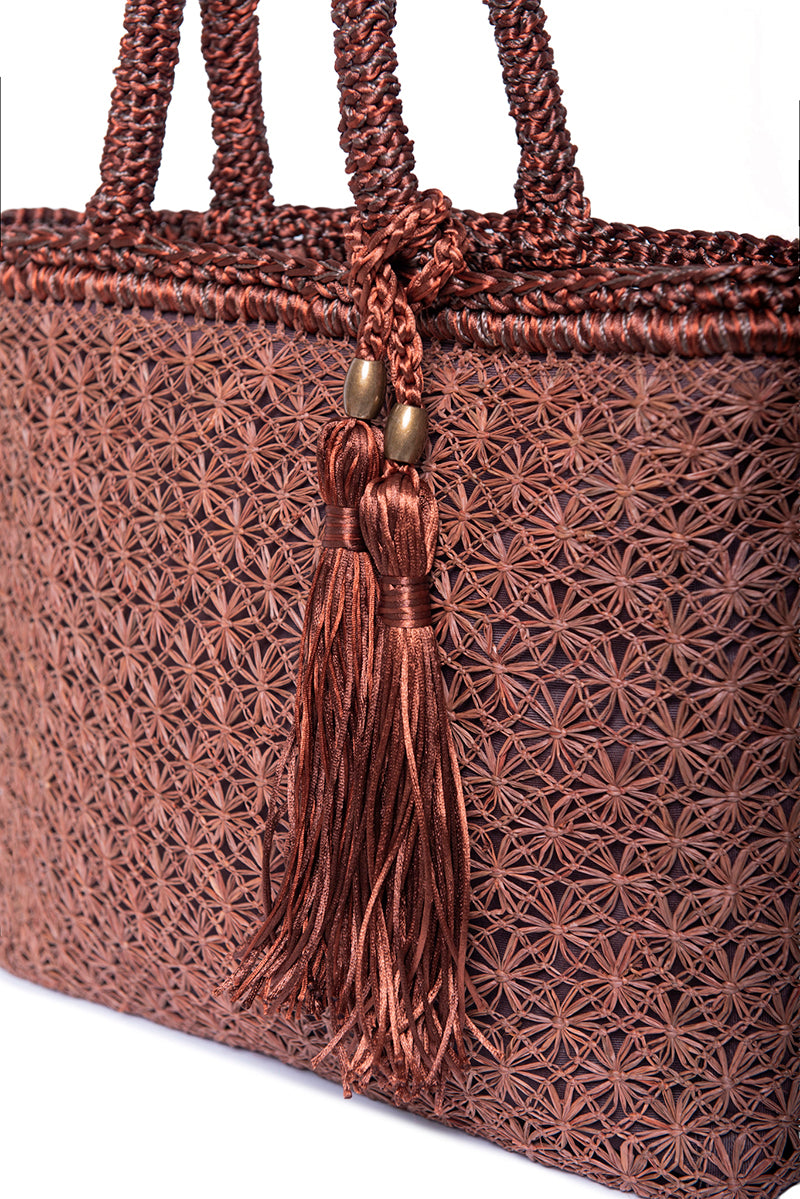 Mara Brazil buritirana shoulder bag in rich brown color, made from natural buriti fiber with woven texture.