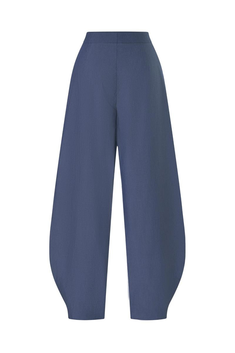 Black Levia curved pants with a tapered fit, featuring a comfortable waistband and stylish design, perfect for casual wear.