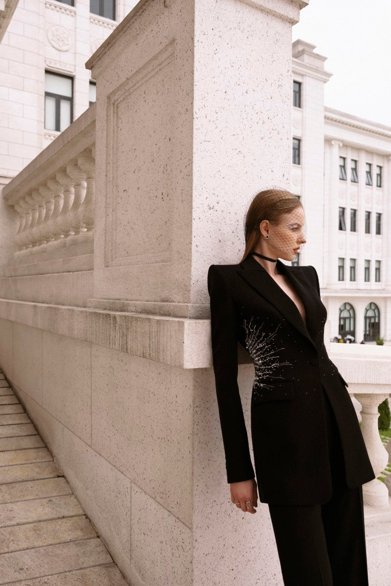 LEKIEU Cienne black blazer jacket, tailored fit with notch lapel collar, displayed on a hanger.
