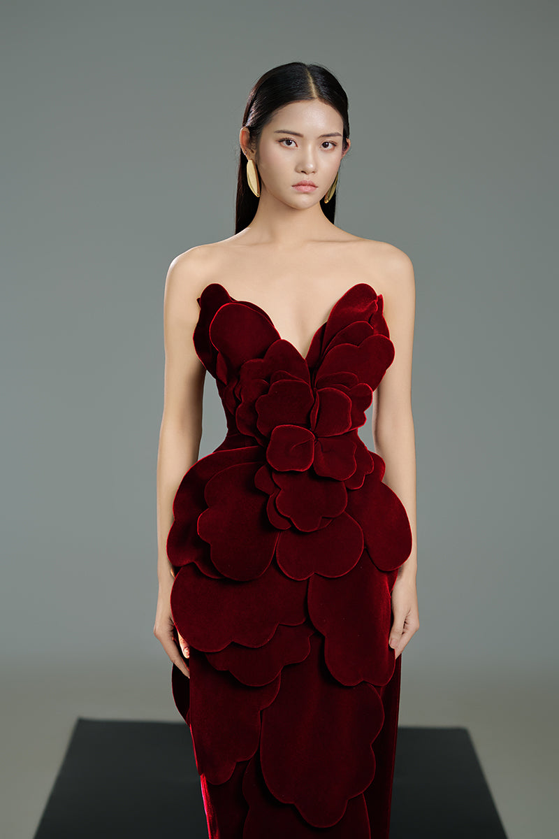 VELVET V-NECK PETAL STRAPLESS VELVET MIDI DRESS IN RED | CULT MIA | HAPPY CLOTHING VELVET V-NECK PETAL STRAPLESS VELVET MIDI DRESS IN RED | CULT MIA | HAPPY CLOTHING