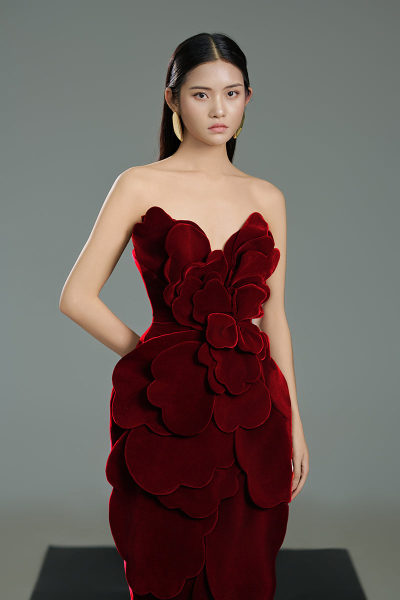 VELVET V-NECK PETAL STRAPLESS VELVET MIDI DRESS IN RED | CULT MIA | HAPPY CLOTHING VELVET V-NECK PETAL STRAPLESS VELVET MIDI DRESS IN RED | CULT MIA | HAPPY CLOTHING