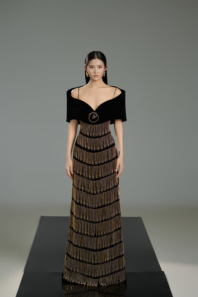 TANNER TRUMPET COLD SHOULDER SLEEVED VELVET MAXI DRESS IN BLACK - CULT MIA