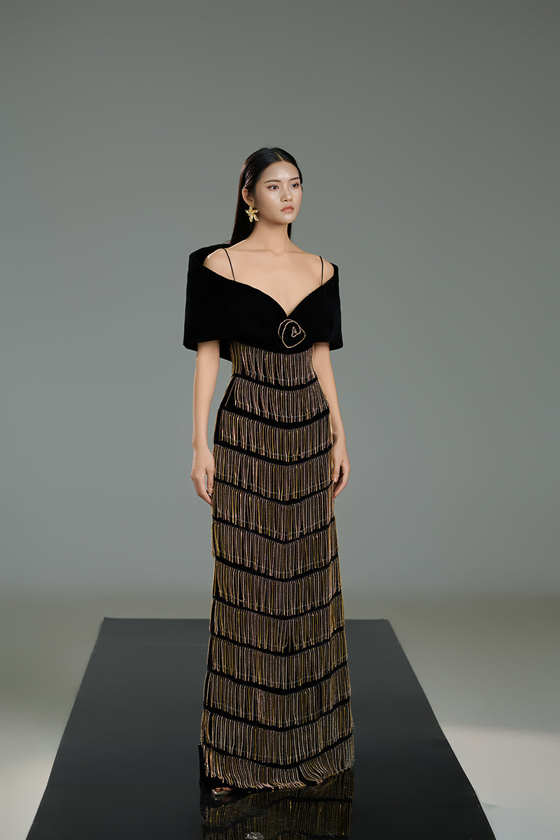 TANNER TRUMPET COLD SHOULDER SLEEVED VELVET MAXI DRESS IN BLACK - CULT MIA