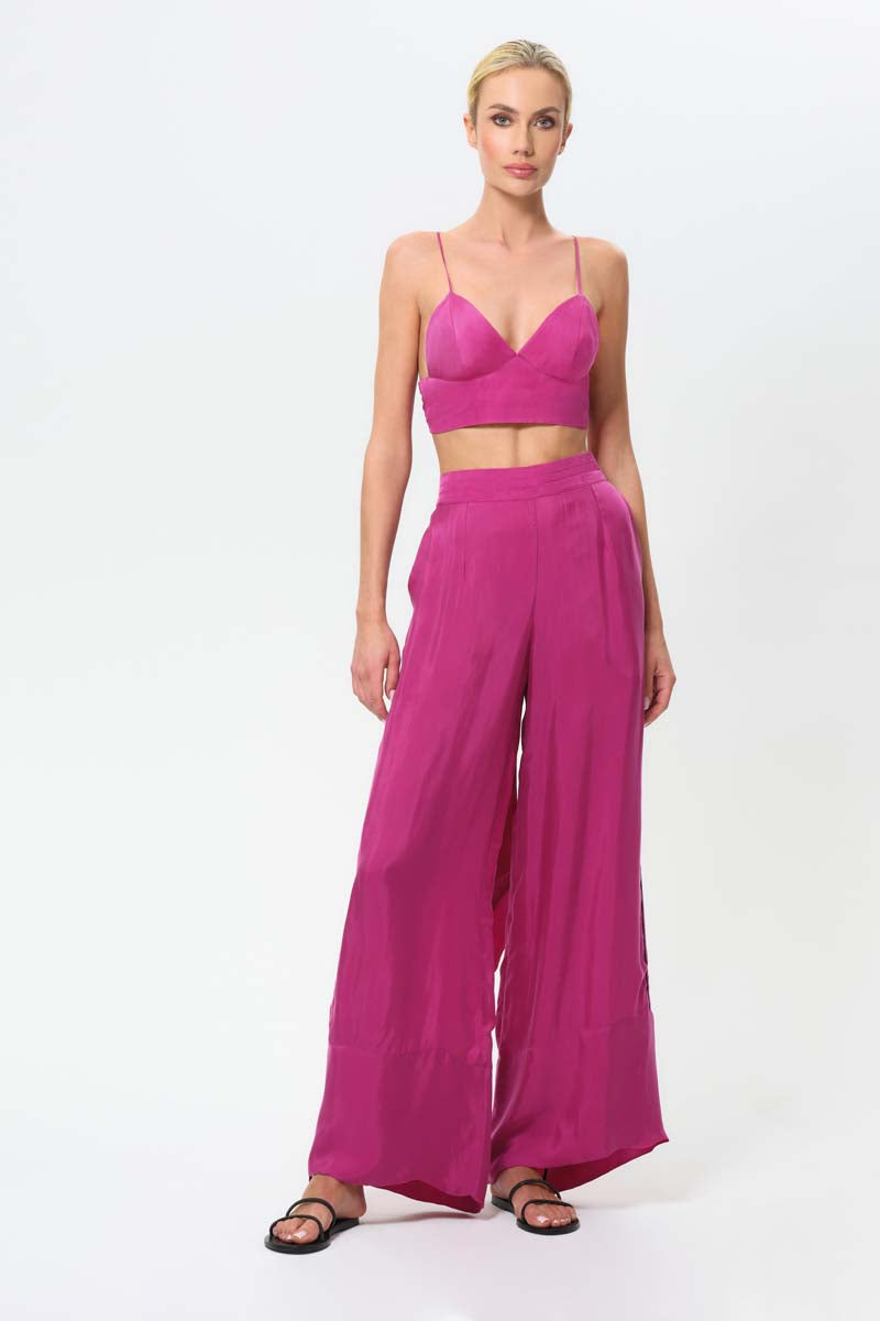 niLuu Begonvil lounge pants in soft fabric with a relaxed fit, featuring a comfortable waistband and stylish design.