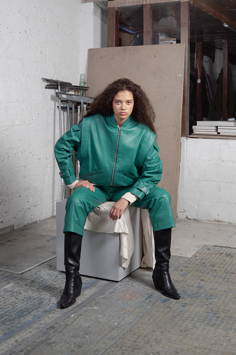 Maz Manuela Álvarez bomber leather jacket in Milano green, featuring a sleek design and stylish collar detail.