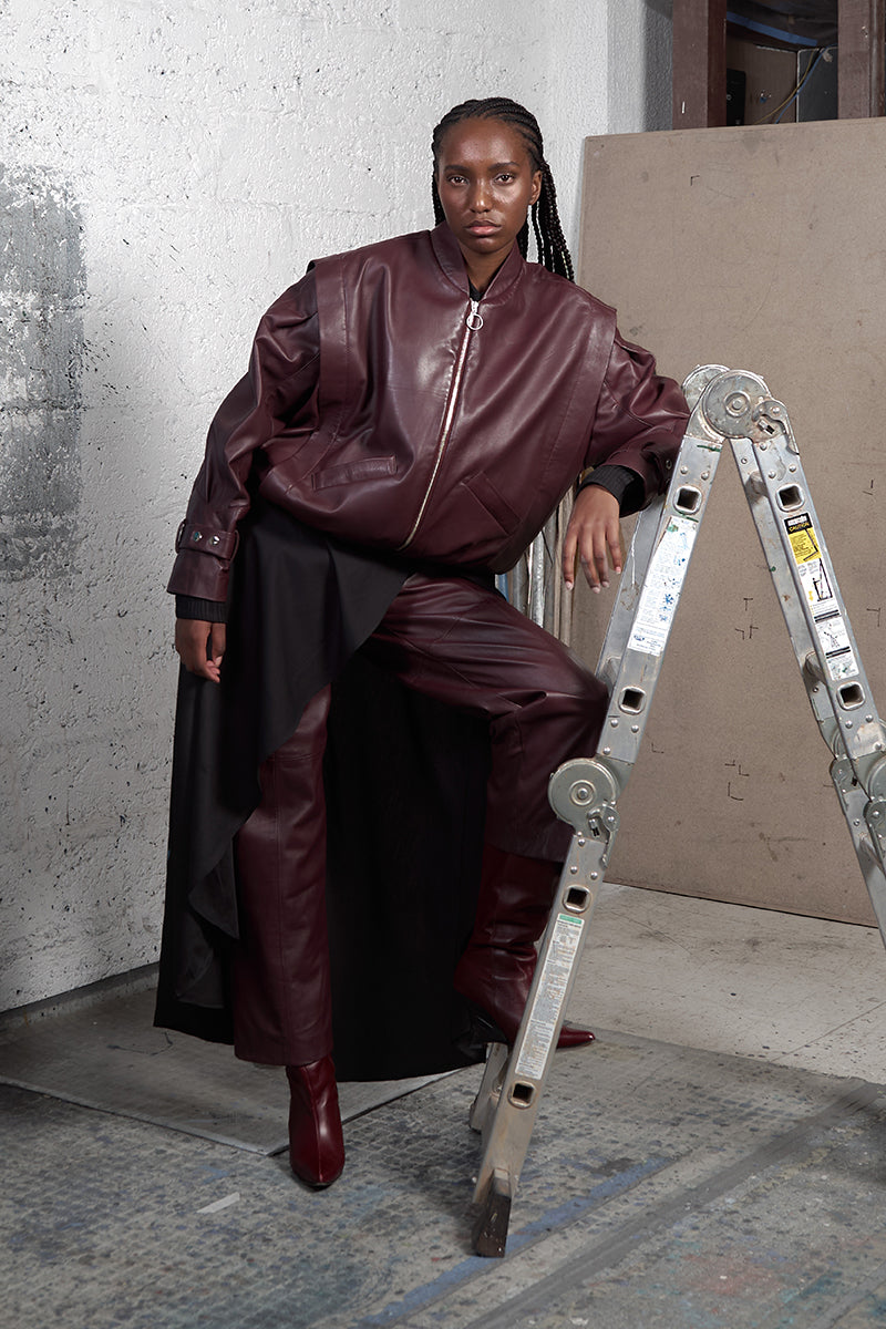 Maz Manuela Álvarez wine red leather bomber jacket, stylish men's jacket with a sleek fit and classic design.