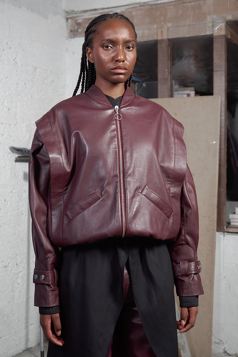 Wine red MAZ Manuela Álvarez leather bomber jacket, stylish and fitted with front zipper and ribbed cuffs.