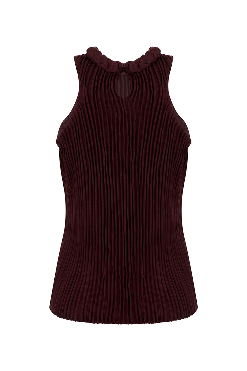 Wine red braided furrows top by MAZ Manuela Álvarez, stylish shirt with detailed braided design and comfortable fit.