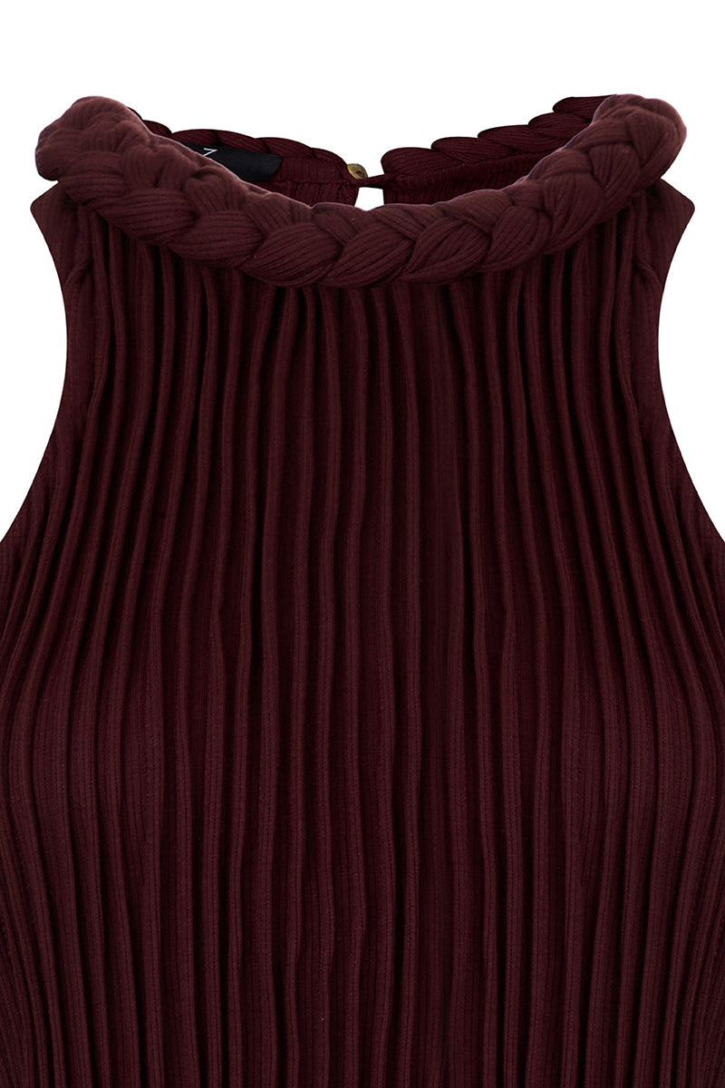 Wine red braided furrows top by MAZ Manuela Álvarez, stylish shirt with braided details, displayed on a mannequin.
