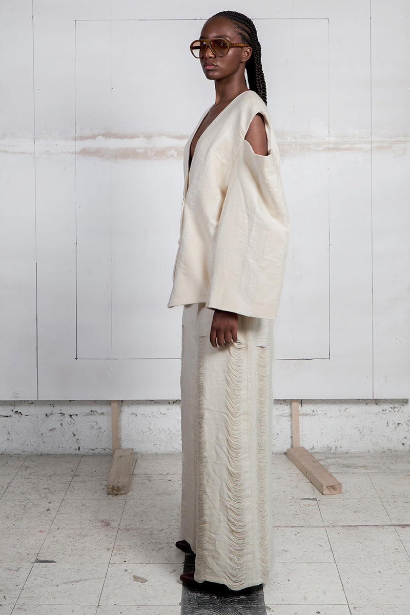 Maz Manuela Álvarez ivory bridge weave blazer pant showing tailored fit and classic style.