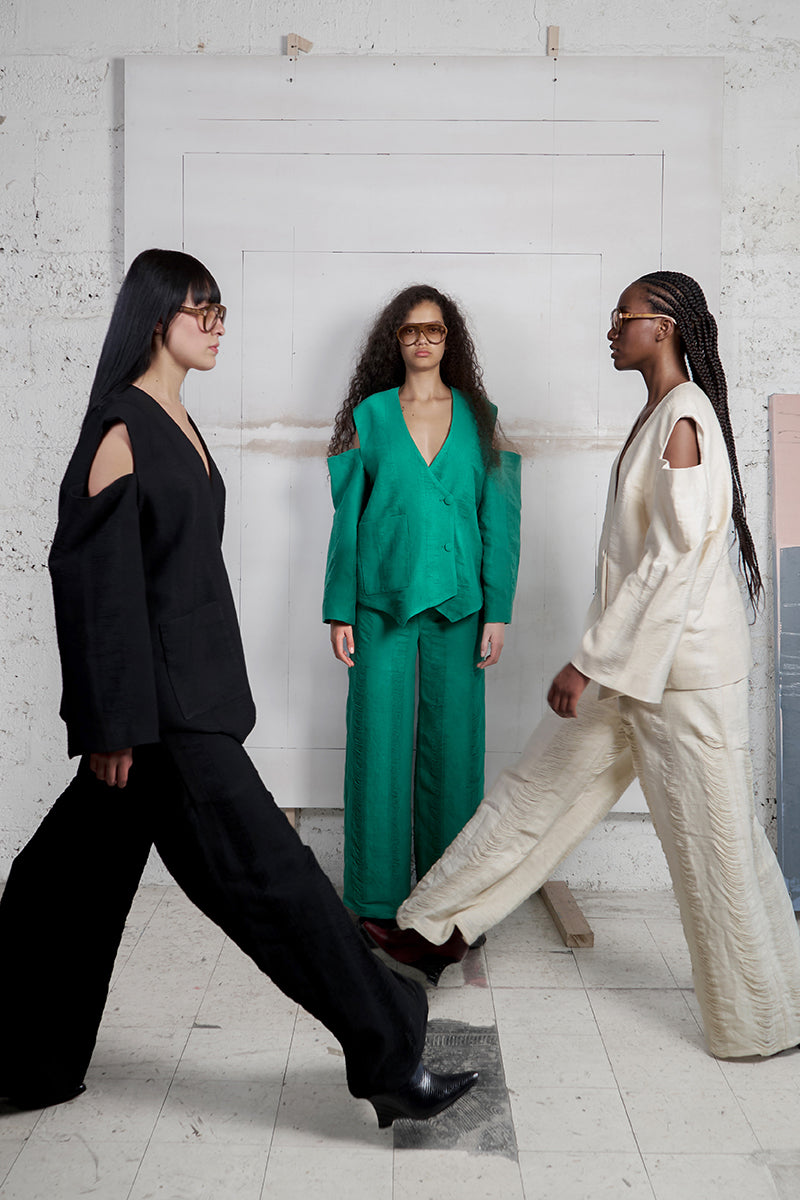 Maz Manuela Álvarez ivory Bridge Weave blazer pants, tailored with a sleek, woven fabric and classic fit, shown on a model.