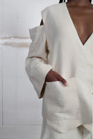 Maz Manuela Álvarez ivory bridge weave blazer suit, tailored blazer with textured weave fabric and classic fit, styled with matching trousers.