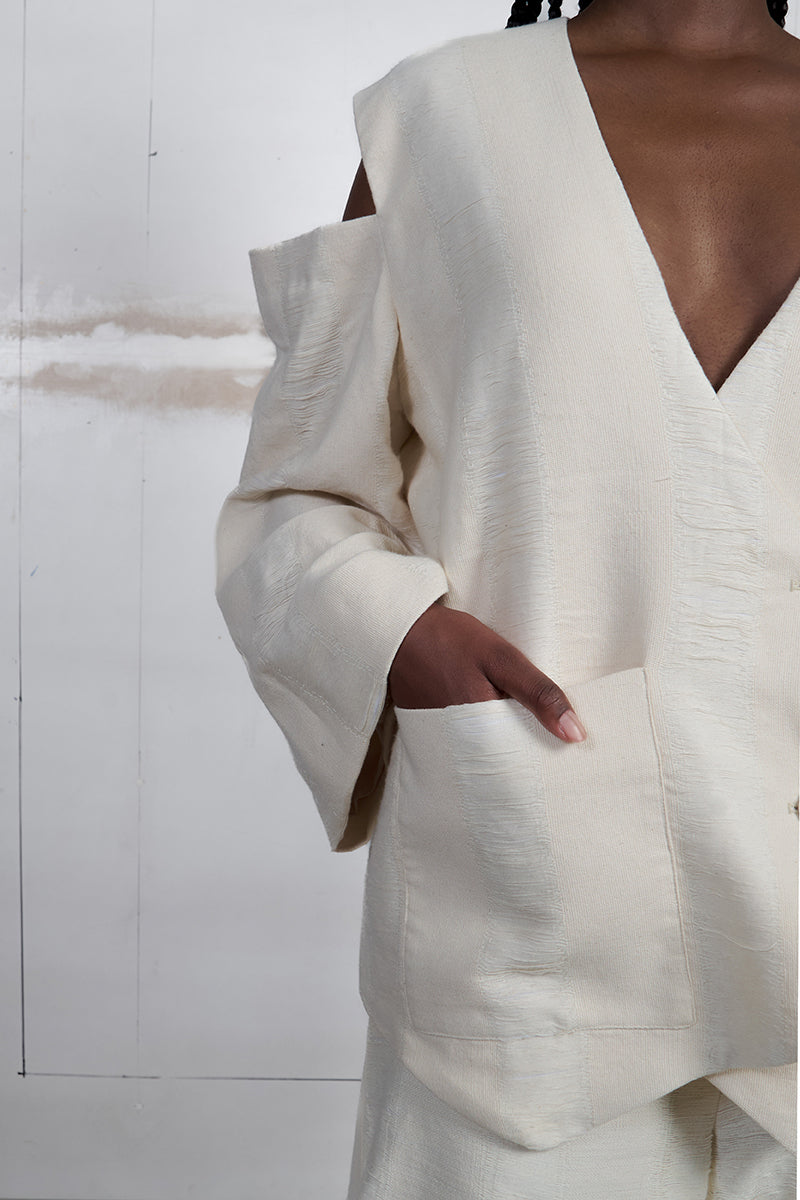 Maz Manuela Álvarez ivory bridge weave blazer suit, tailored blazer with textured weave fabric and classic fit, styled with matching trousers.