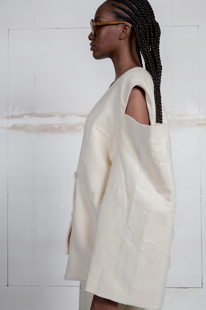 Maz Manuela Álvarez ivory bridge weave blazer suit, stylish tailored blazer with intricate weave pattern and structured fit.