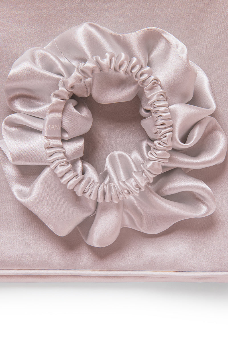 Soft pink Sleeping Beauty gift box with hair accessories from MANITO, featuring hair clips and decorative hairpieces.