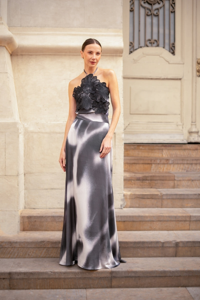 Black printed Cayena top by Tinta Latina with a stylish design, shown on a model, perfect for casual and trendy outfits.