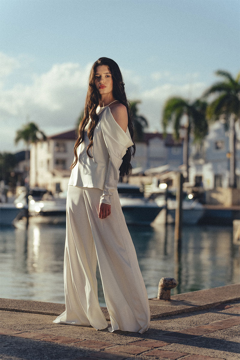 Maylé Vásquez Altagracia top featuring stylish design and comfortable fit, shown in a natural pose.