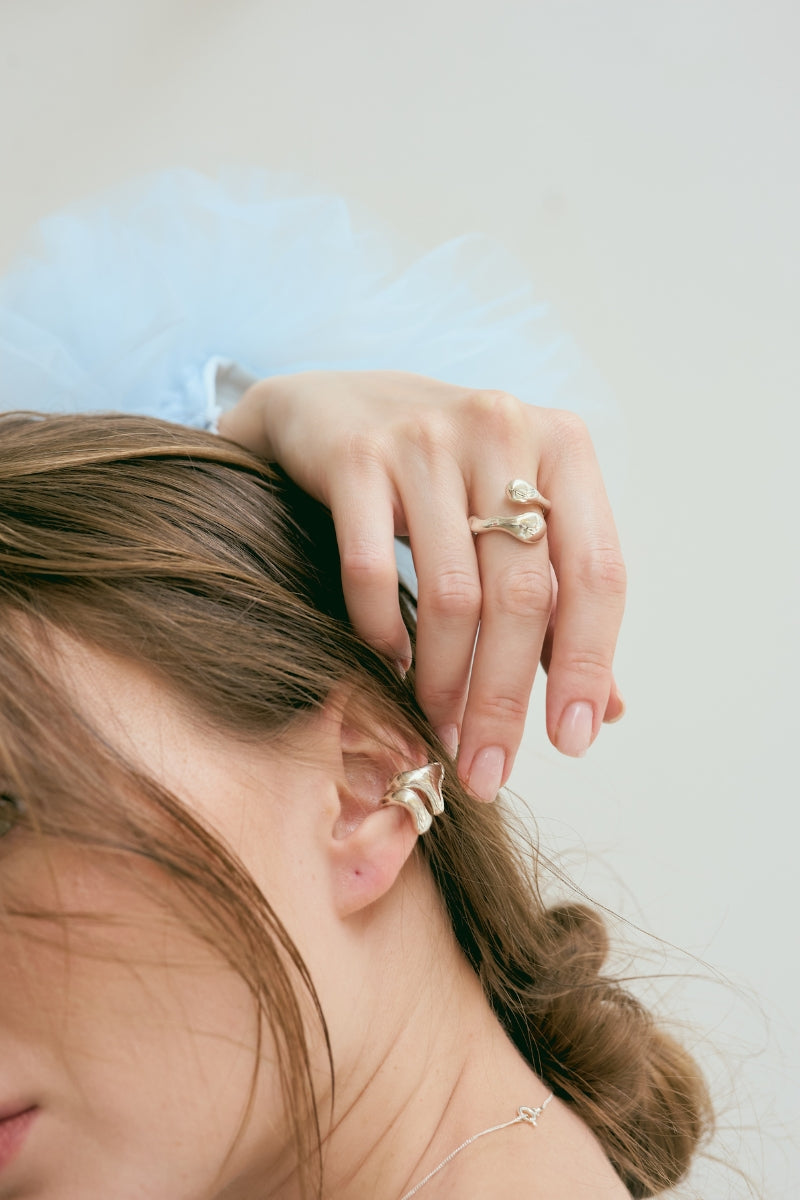Silver CICLO ring by Eugenia Ospina featuring a sleek, modern design with a smooth, polished finish.