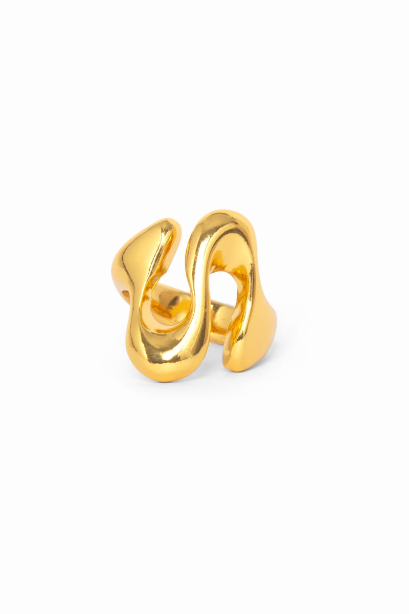 Gold Cielo ring by Eugenia Ospina, showcasing a sleek and elegant design in polished gold metal.